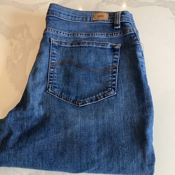 Lee Relaxed Fit Straight Leg Women’s Jeans - Picture 3 of 5